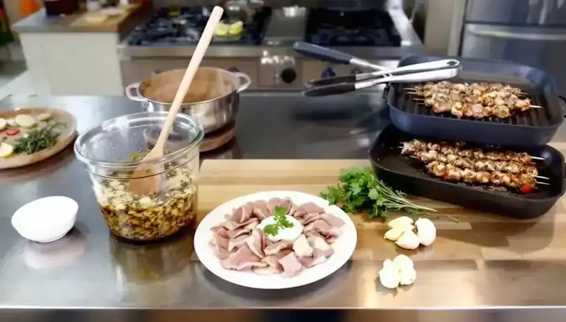 découvrez comment préparer un kebab savoureux chez vous, sans avoir besoin de broche. suivez nos astuces et recettes simples pour réaliser un kebab délicieux, tendre et juteux, en utilisant des ingrédients frais et des techniques adaptées.